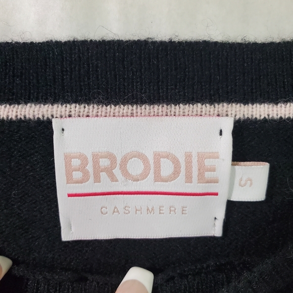 Brodie | 100% Cashmere Sweater Jumper Black Pink Love Graphic Valentine's Day S - Picture 4 of 10
